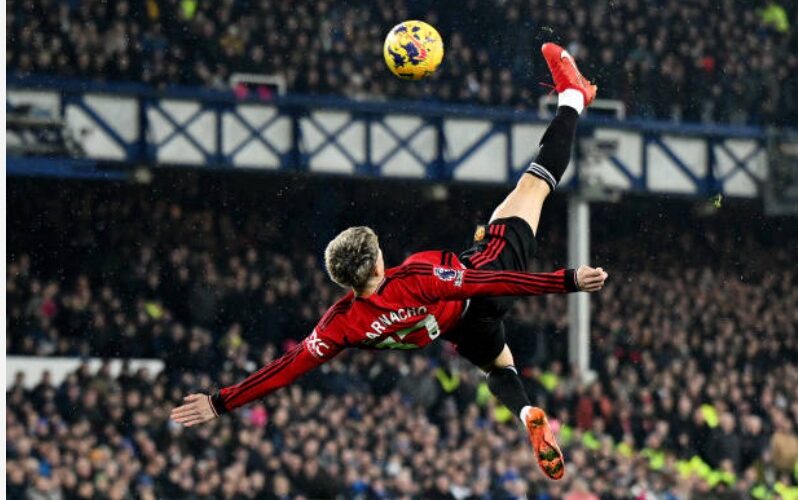 Manchester United scoring goal against Everton